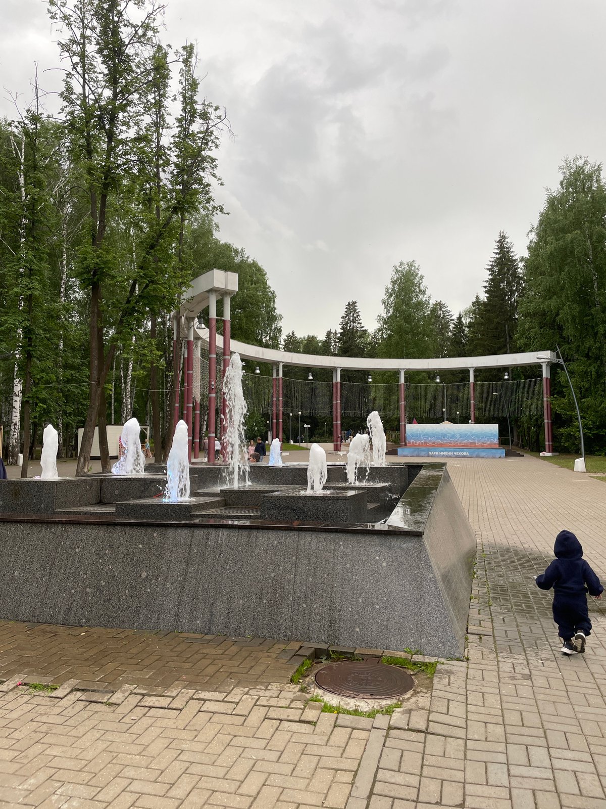 Witness documents park scenes with fountains, statues in Perm