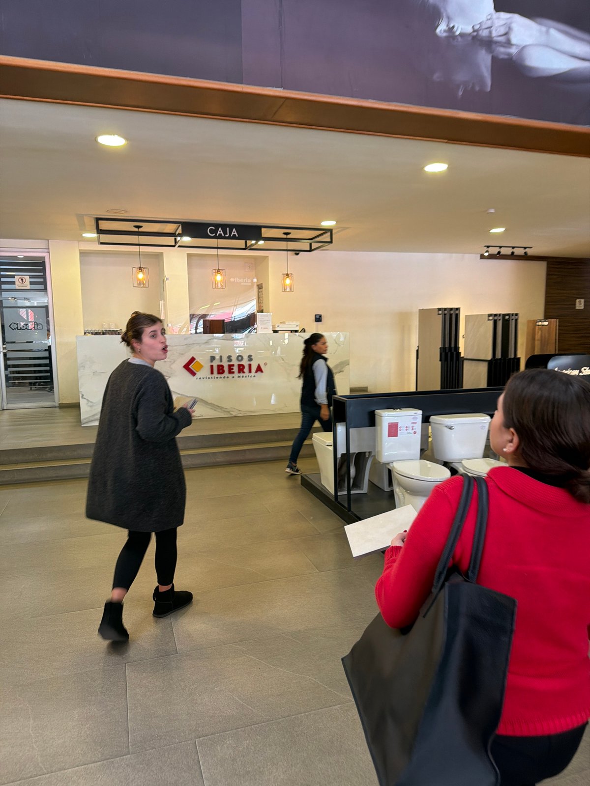 Shopper browses home improvement stores in Puebla