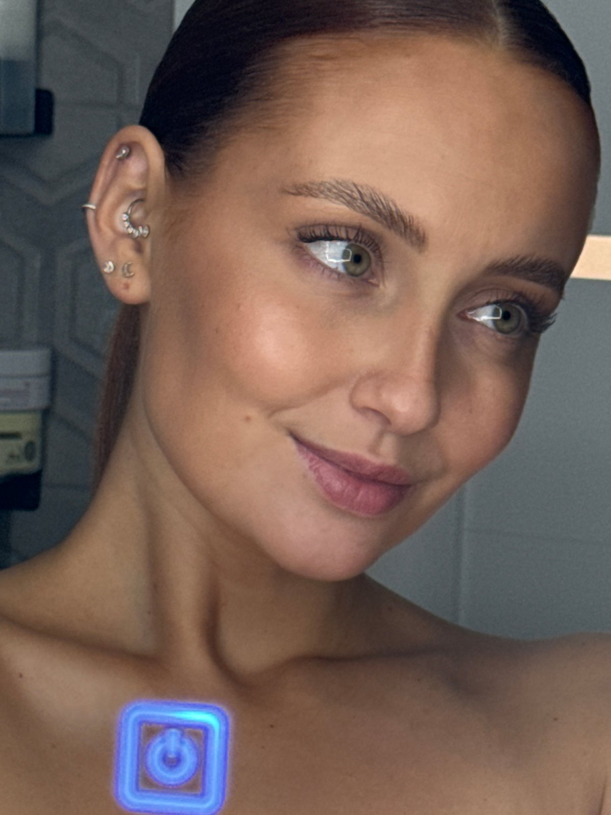Woman photographed twice in quick succession in Chaikovsky, Russia