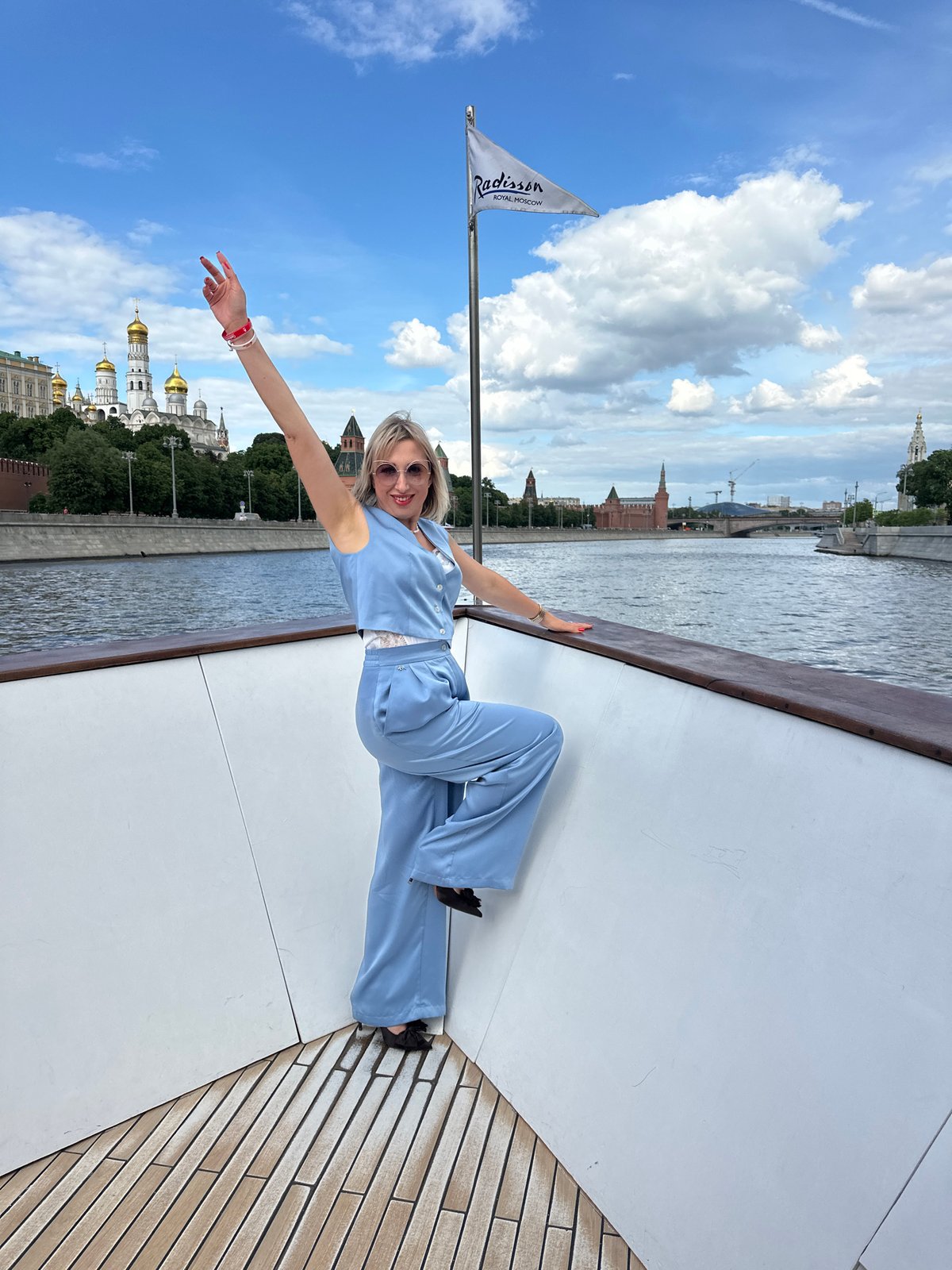 Quiet afternoon moments captured near Moscow Kremlin and waterway