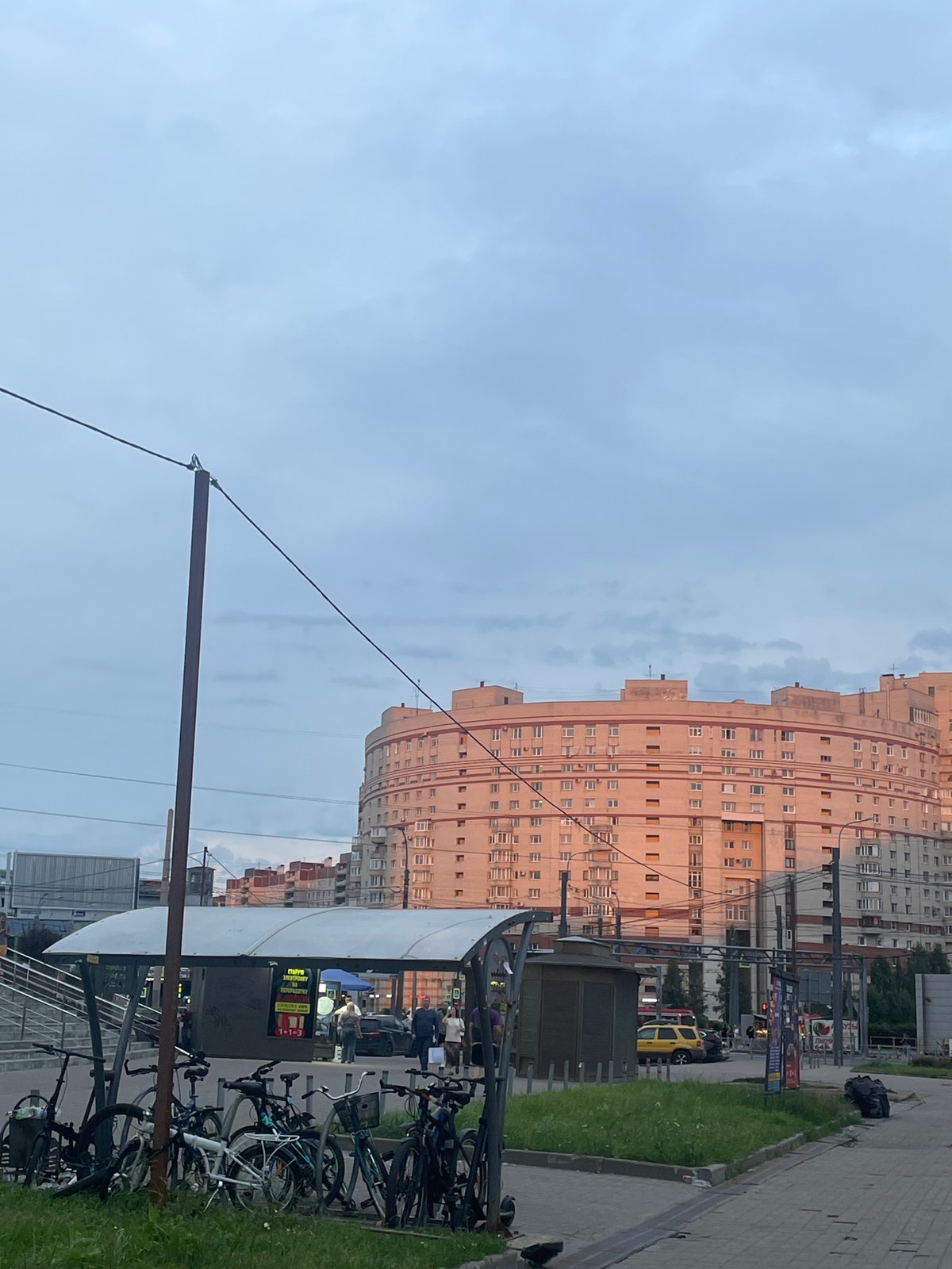 Overcast evening in Saint Petersburg: streets and tea
