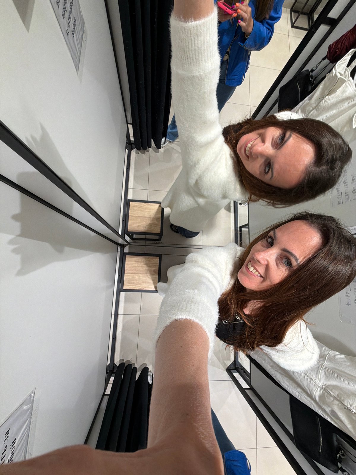 Woman tries on clothes, takes fitting room selfies in Birobidzhan store