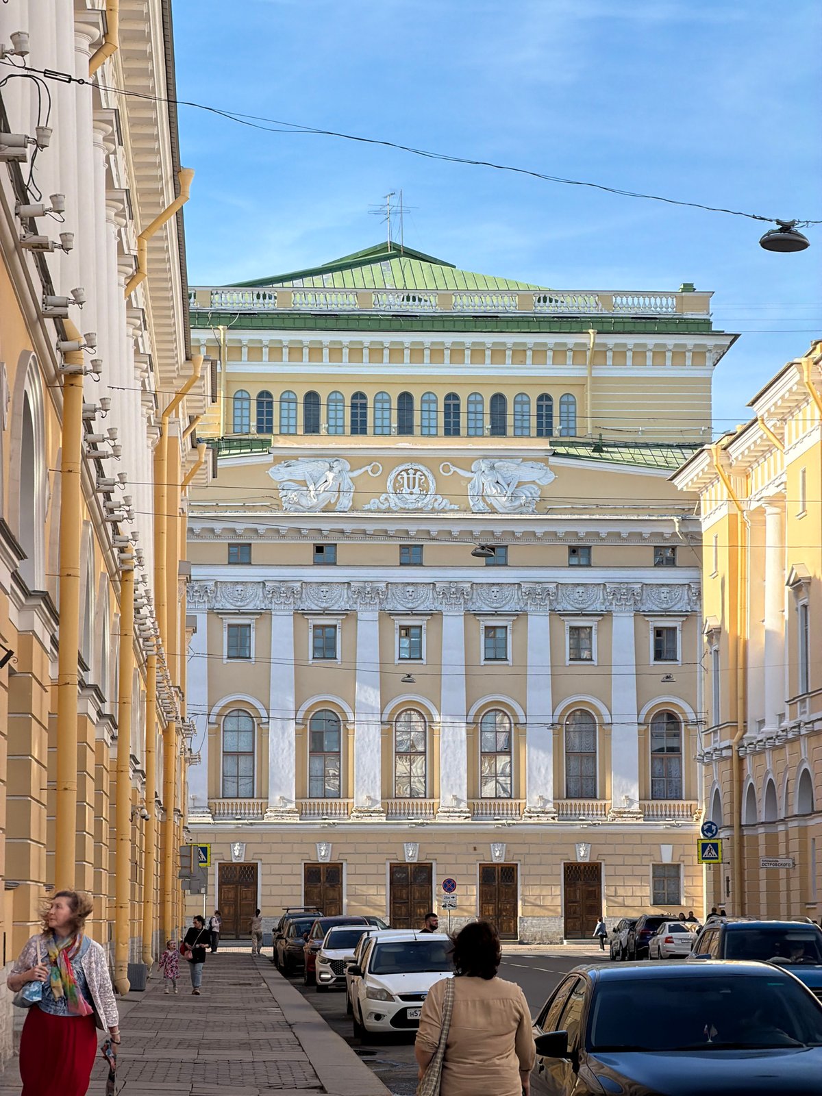 Tourist documents Saint Petersburg landmarks during afternoon walking tour