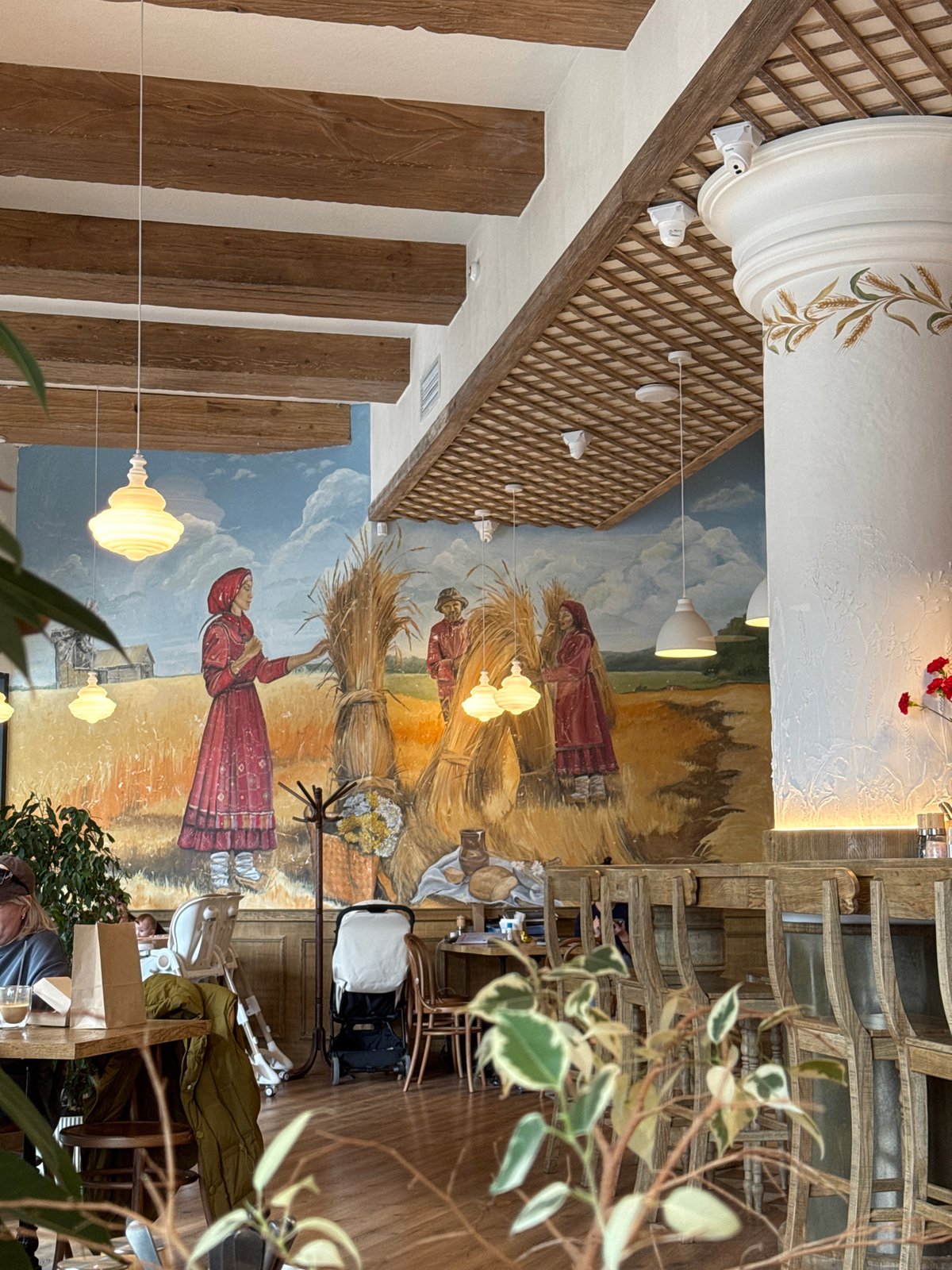 Diners document folk restaurant experience in Izhevsk, Russia