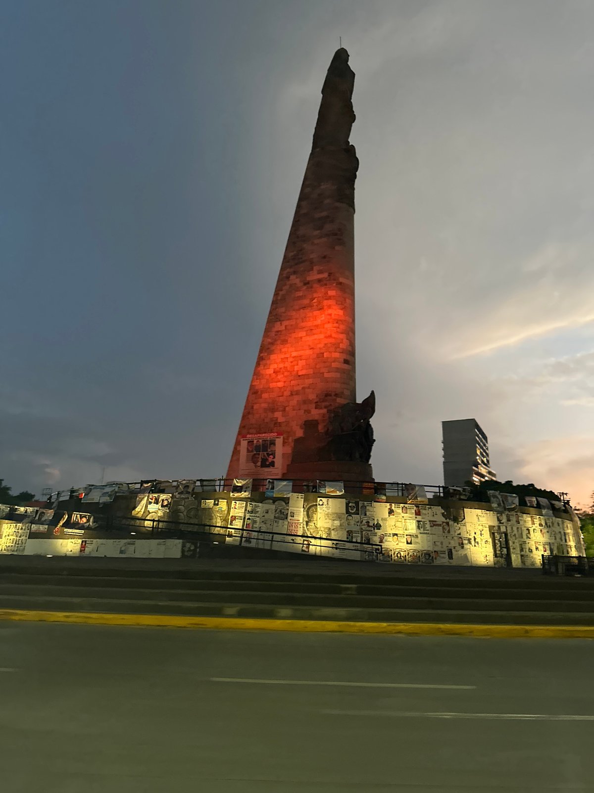 Night photography captures illuminated Guadalajara monuments at 1:47 AM