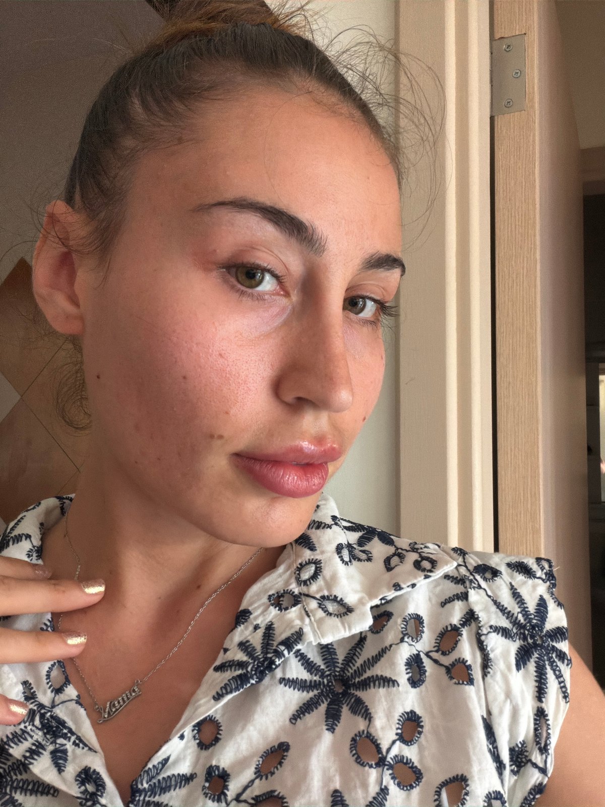 Woman documents afternoon routine in Tersefanou, Cyprus