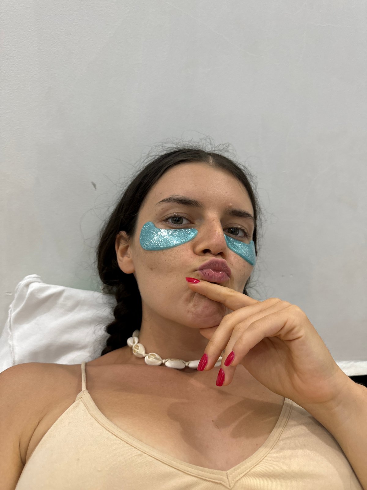 Lazy afternoon in Mũi Né with kittens and glitter eye patches