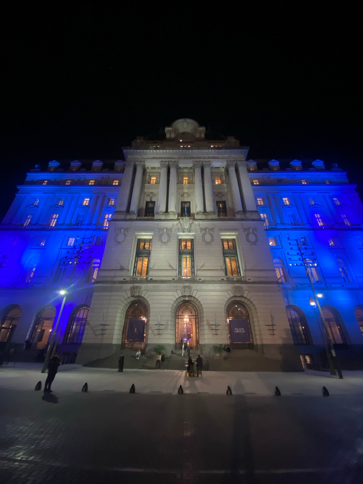 Giant inflatable engagement ring sculpture displayed in Buenos Aires building