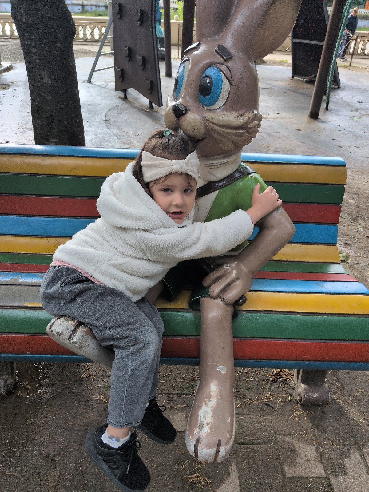 Family enjoys afternoon outing in Sochi's parks and gardens