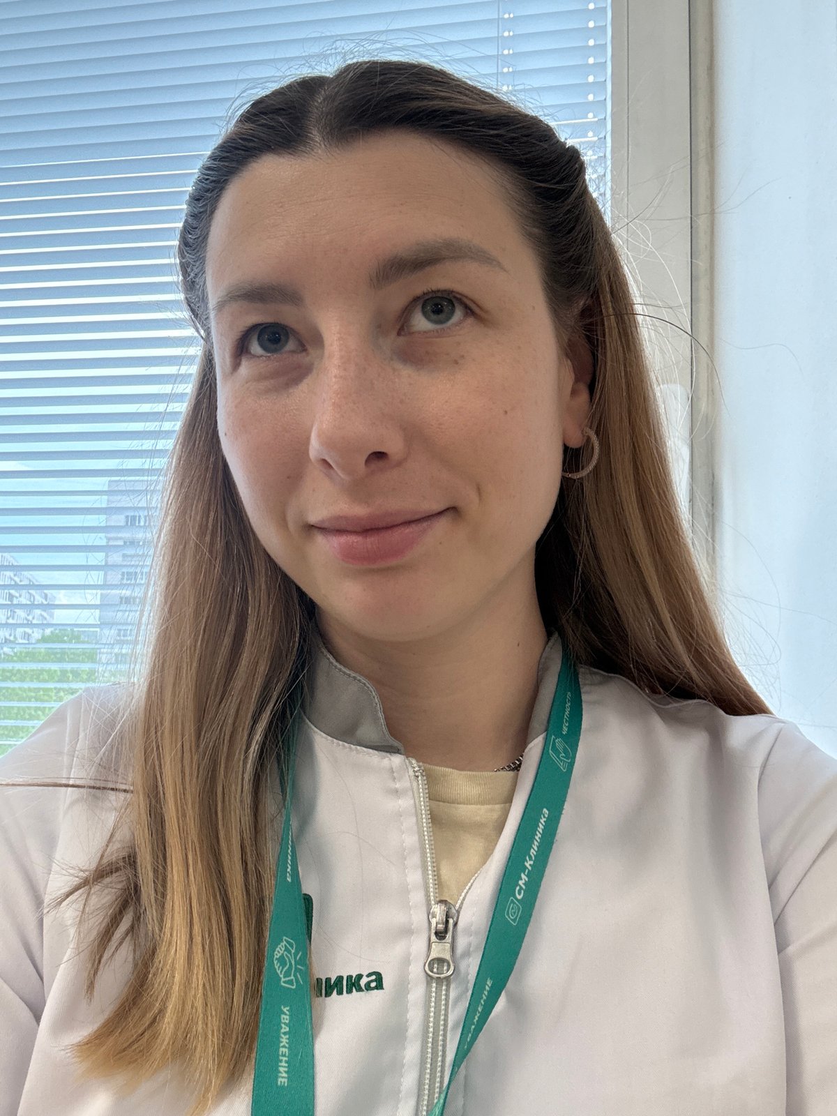 Moscow woman's workday transitions to spring park leisure time