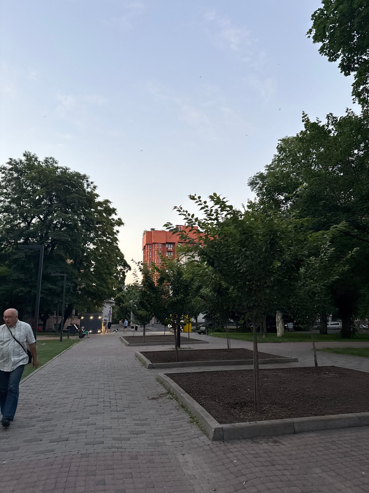 Evening in a Dnipro park: fountains, staircases, and street life