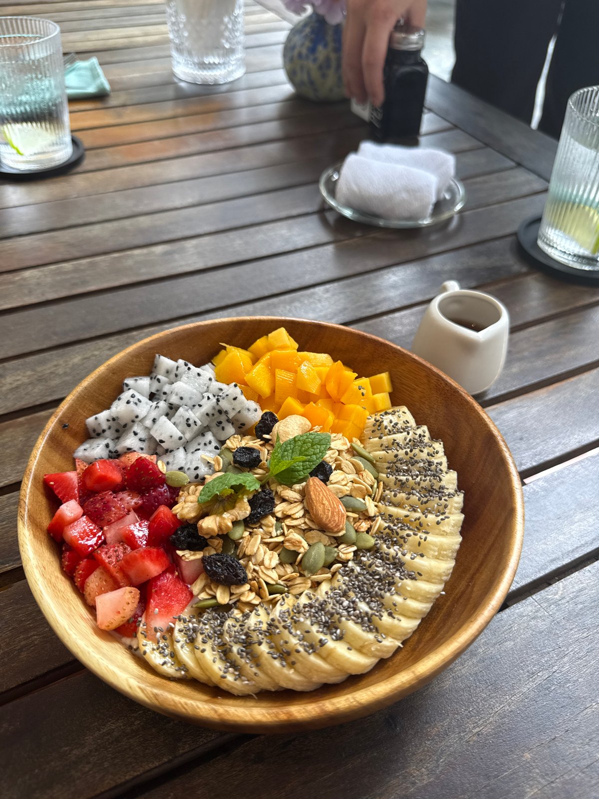 Early morning breakfast scene captured in Đà Nẵng