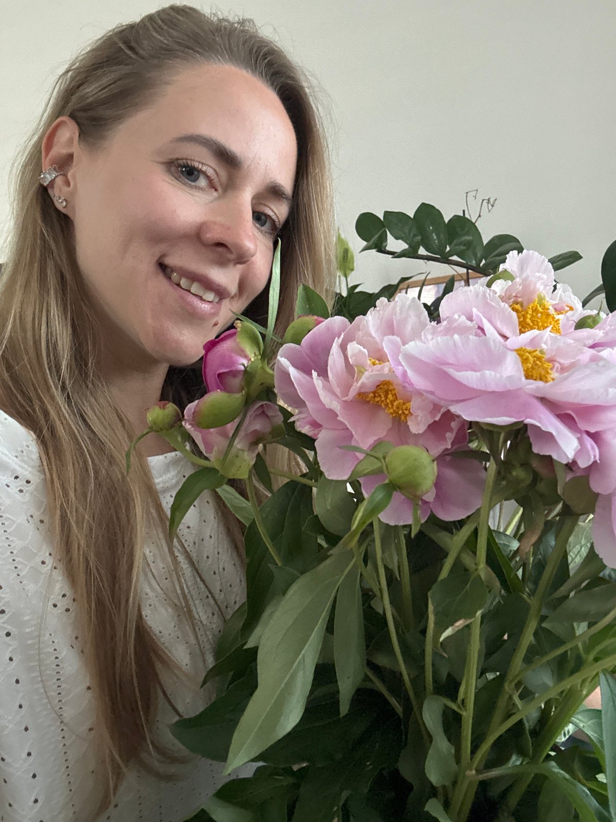 Woman documents daily life with cat, family in Chaikovsky