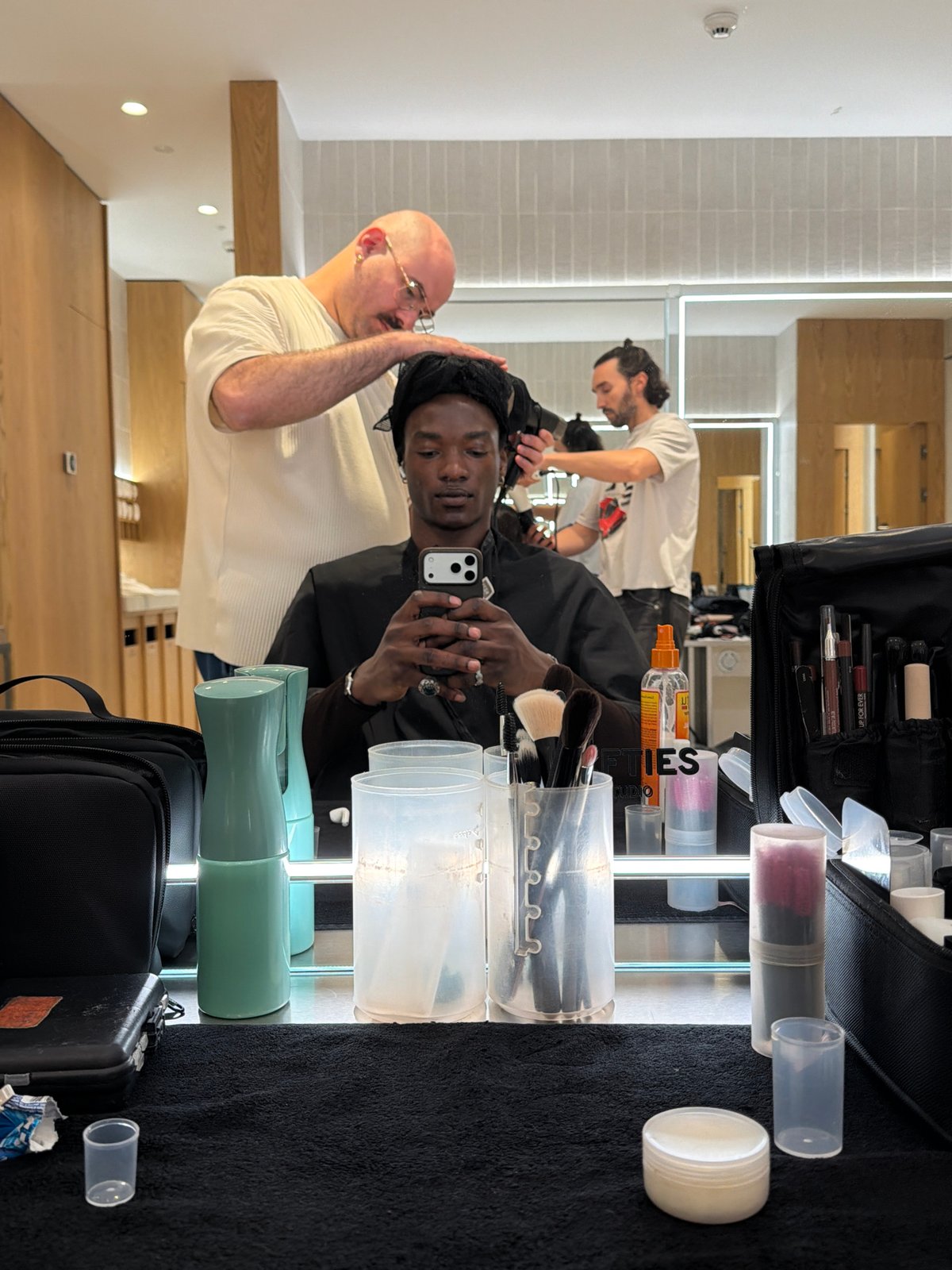 Hair styling session observed at Fibracolor salon