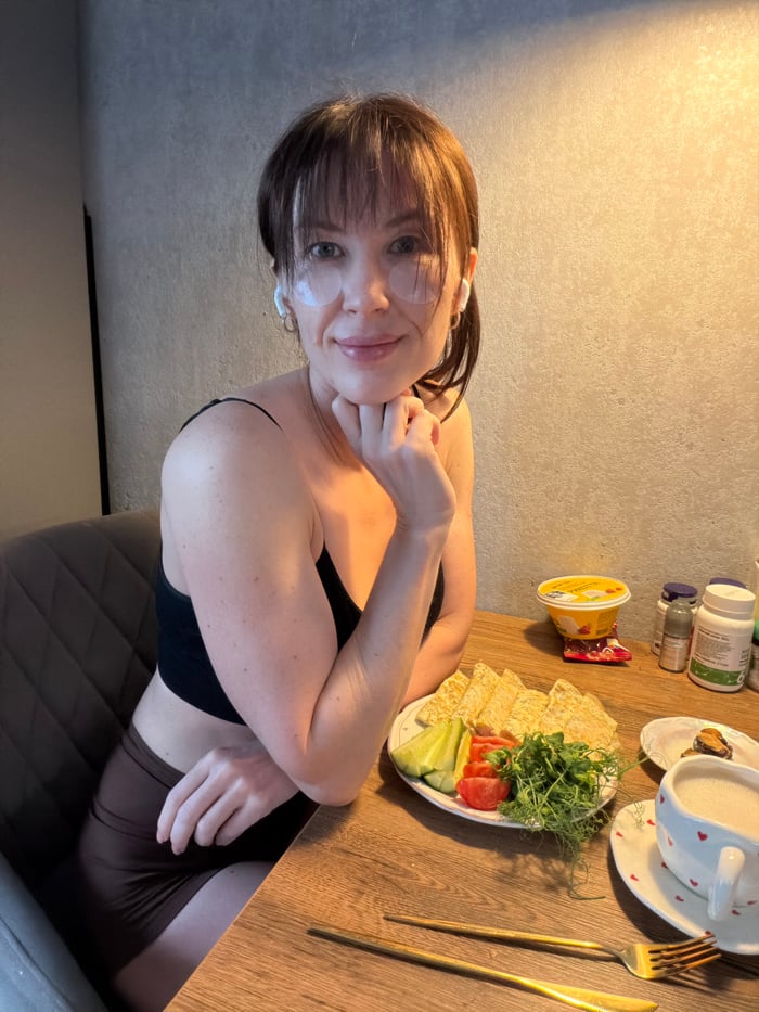Woman documents complete morning routine in Perm apartment