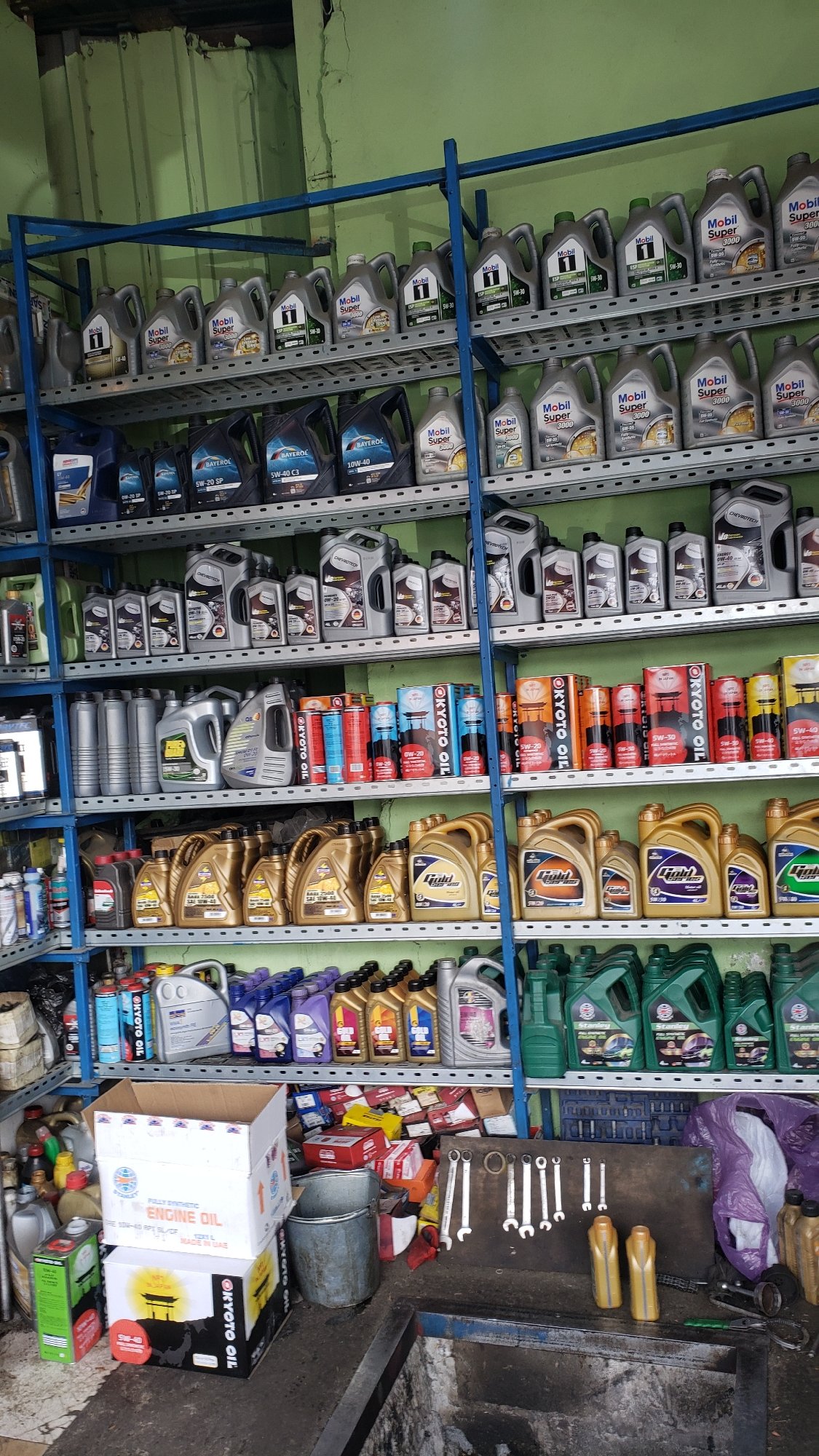 Auto repair shop activity documented in Tbilisi, Georgia