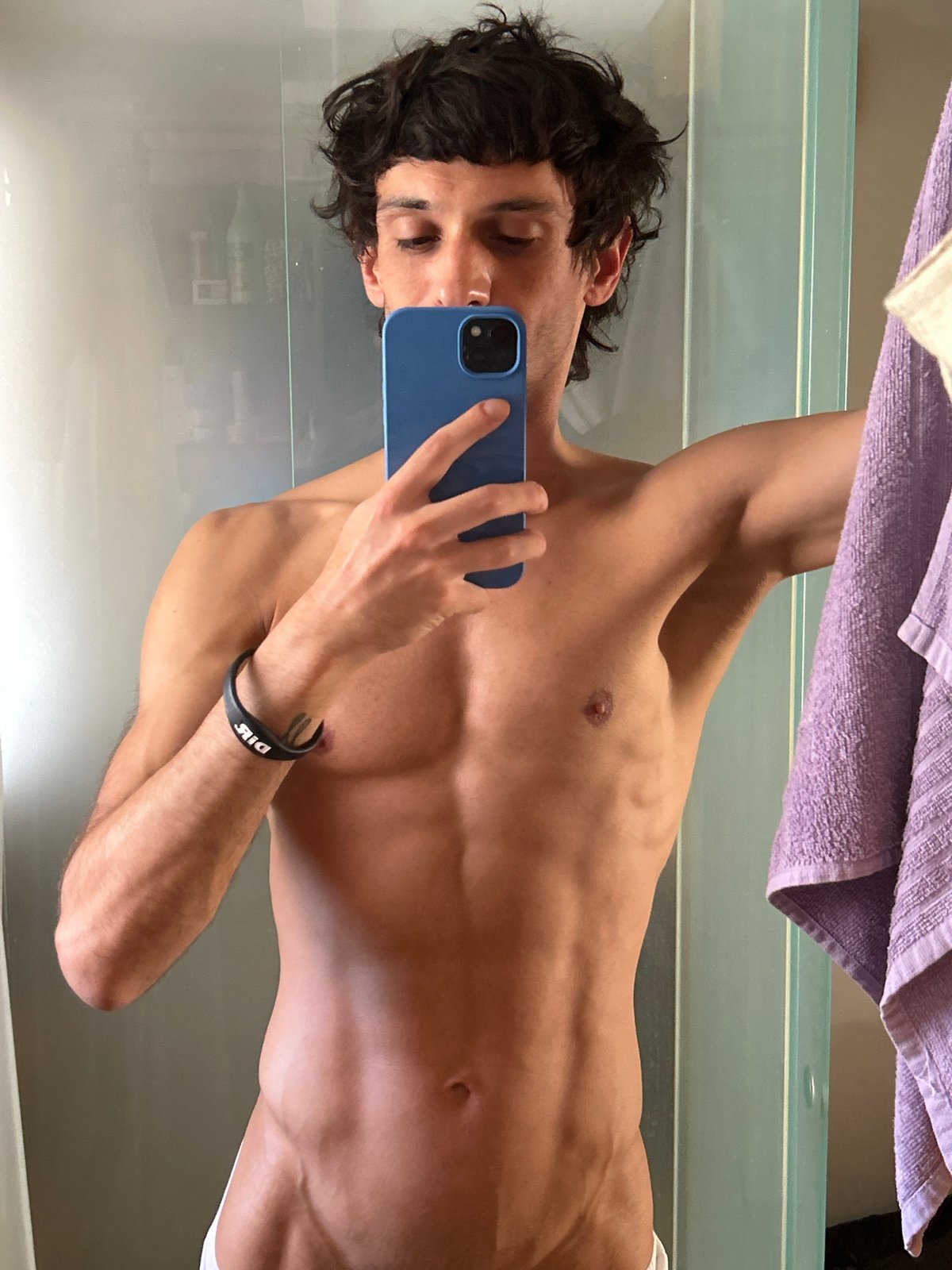 Barcelona afternoon: mirror selfie and a rustic interior space