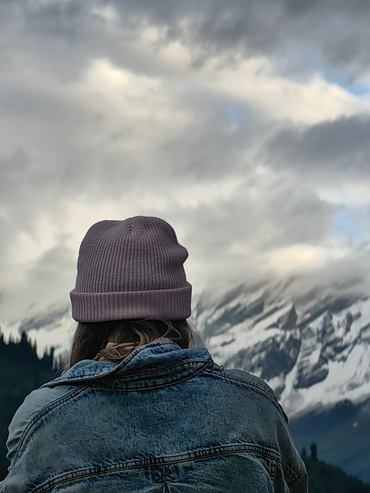 Morning mountain views from Vashisht reveal snow-capped Himalayan peaks