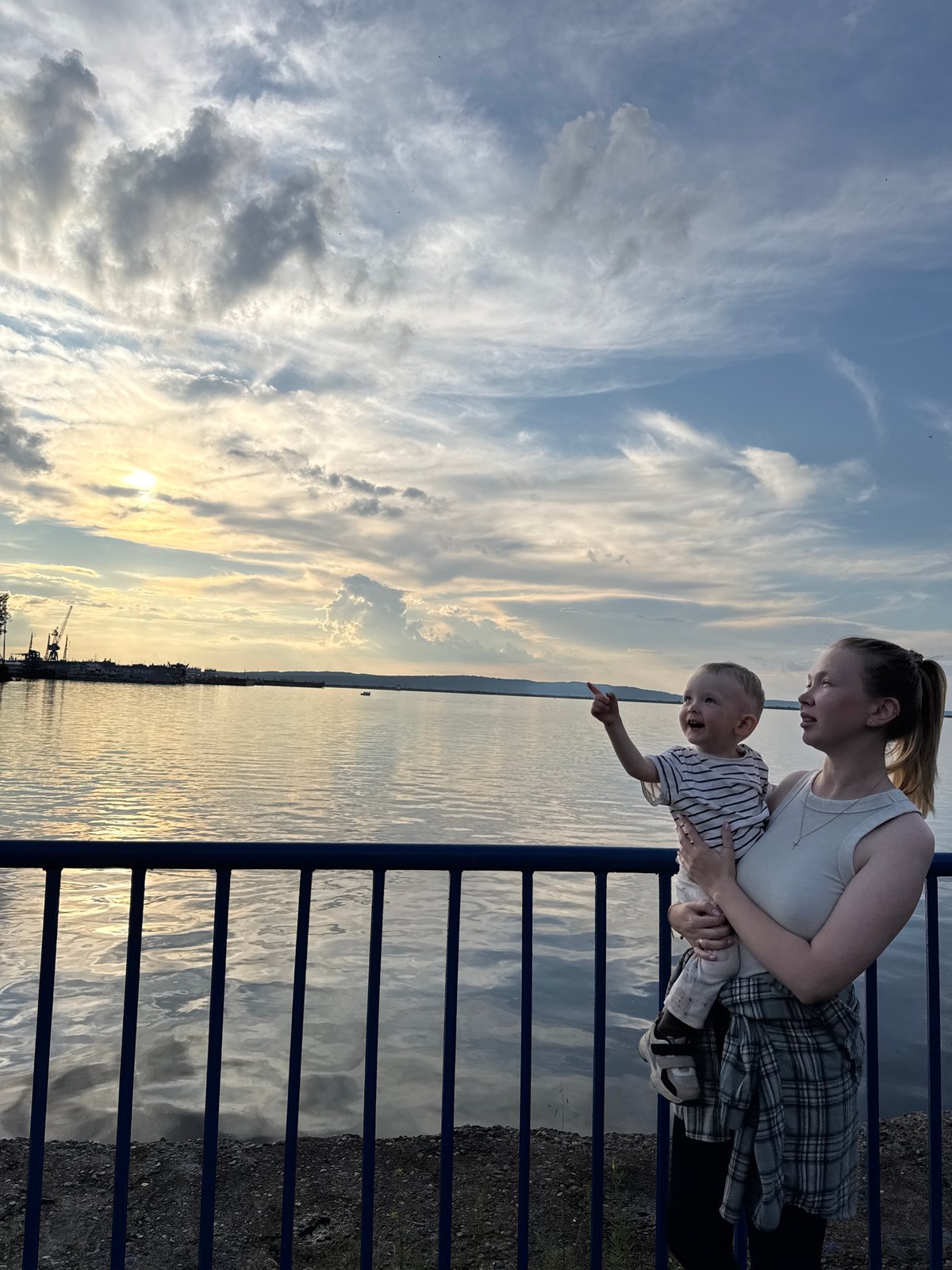 Afternoon snapshots from Chaikovsky: portraits, cats, flowers, and rain