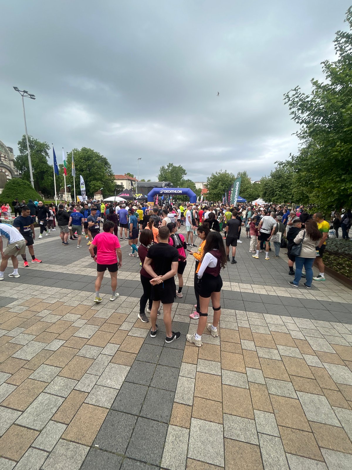 Decathlon marathon draws crowds to Pleven's historic square
