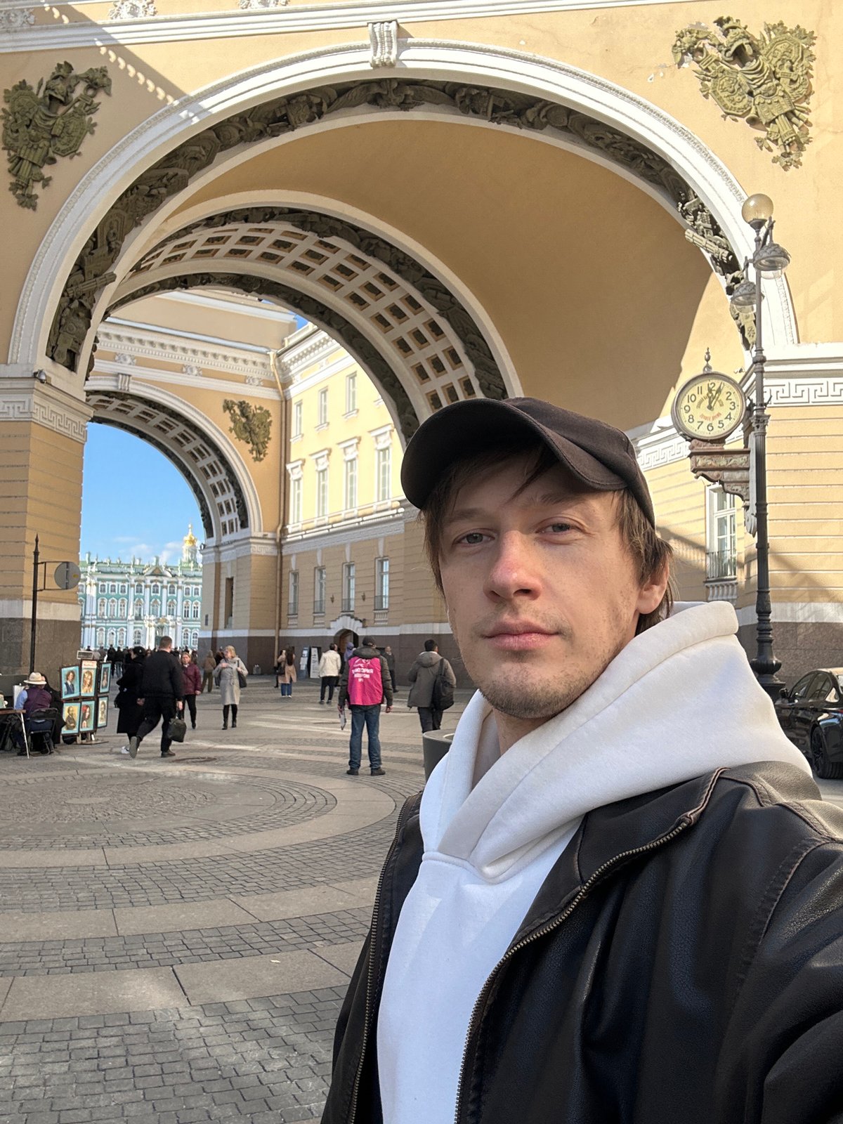 Tourist takes selfies at Palace Square in Saint Petersburg