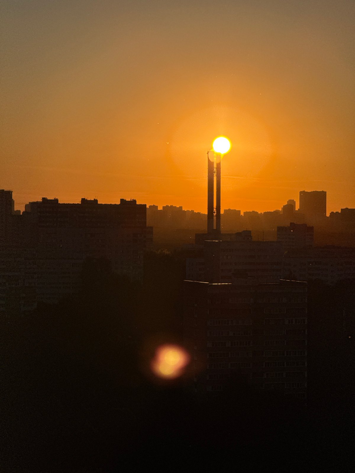 Moscow sunset documented in hour-long time-lapse sequence