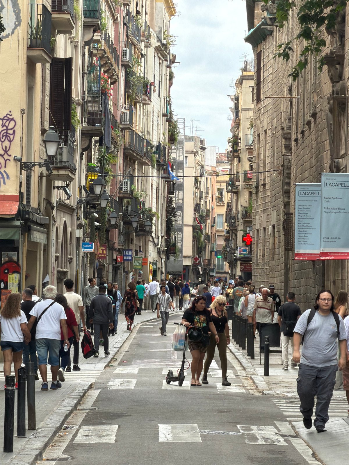 Barcelona scenes captured over 12 minutes include streets, buildings, Lego assembly