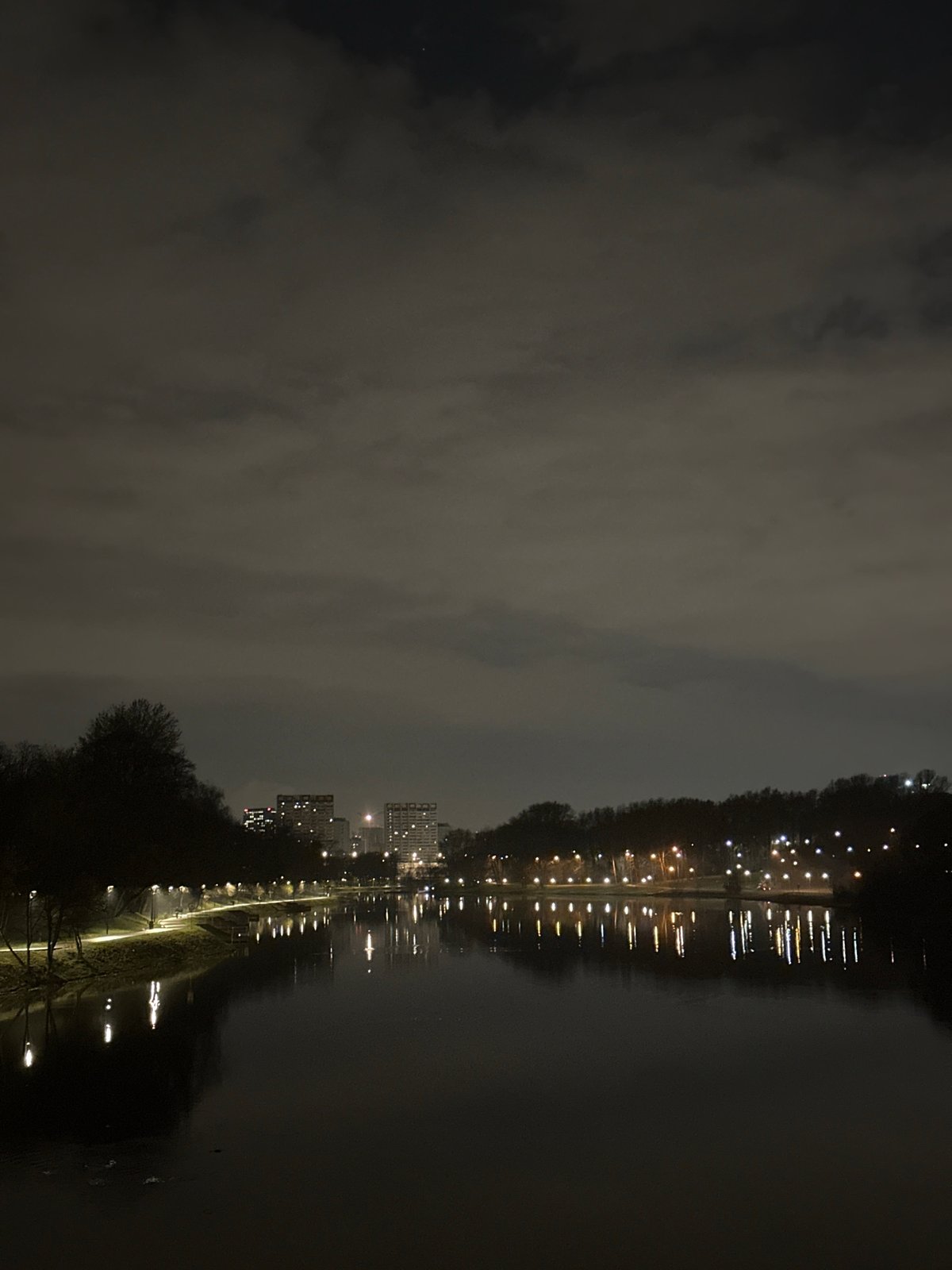 Nighttime waterway scenes captured in Moscow