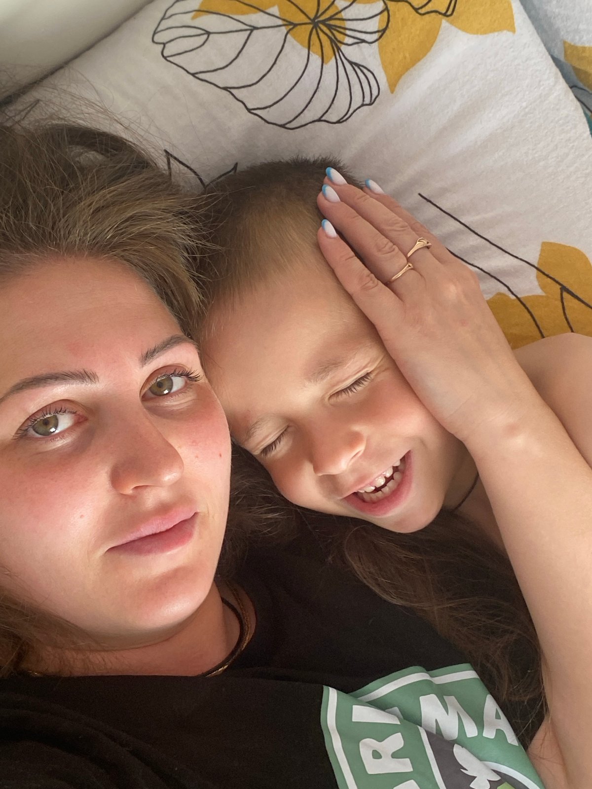 Woman Documents Morning Routine and Family Time in Марковский