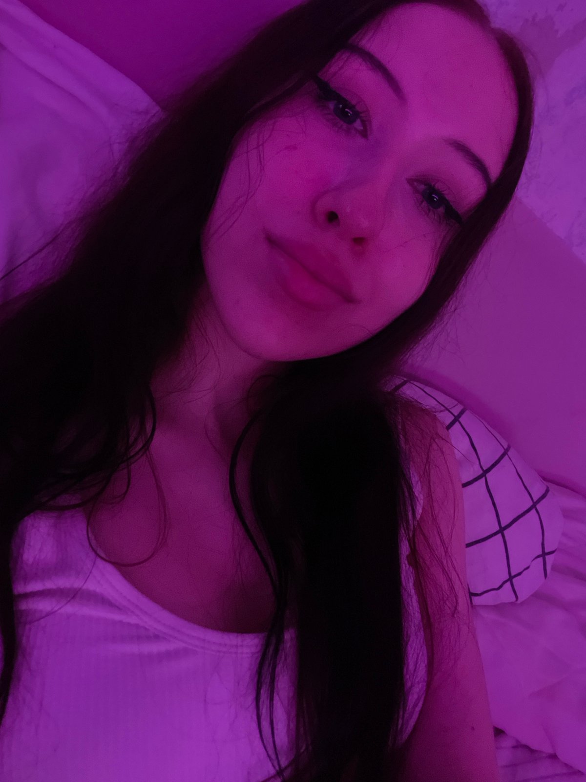 Neon-lit bedroom in Votkinsk with pets and selfies