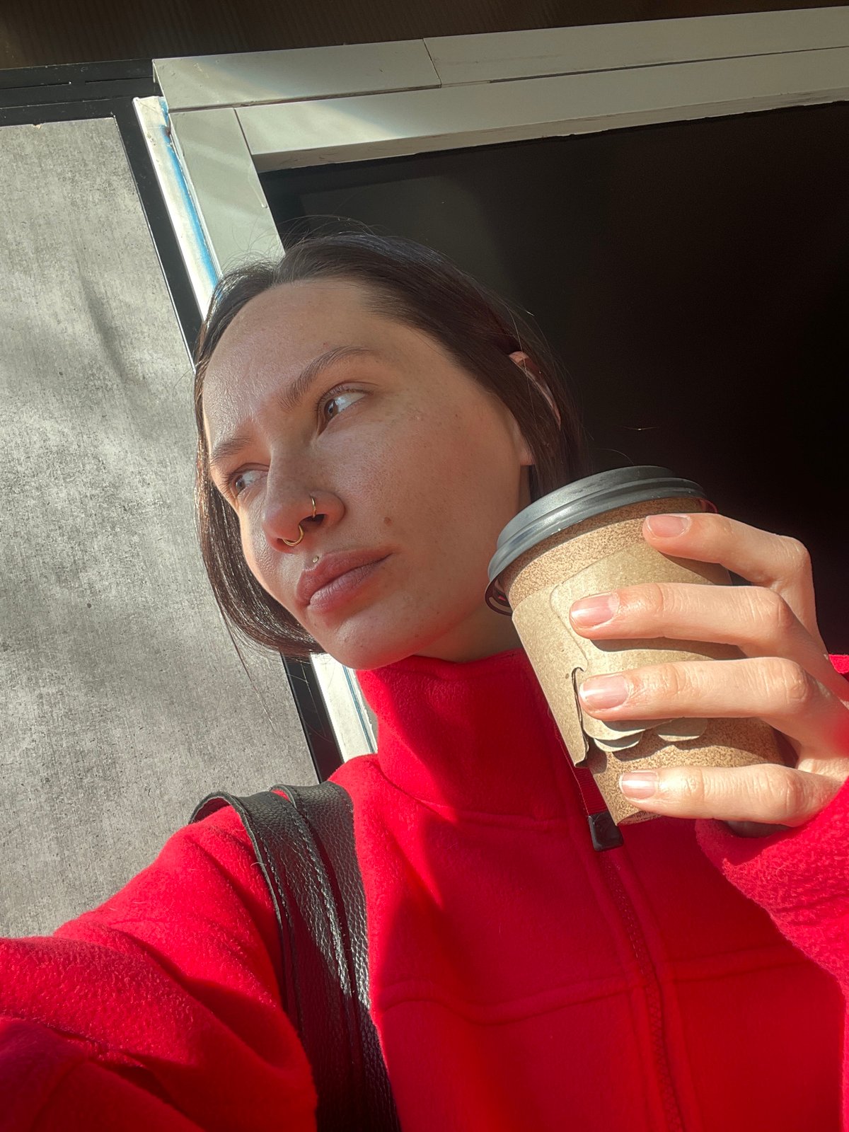 Morning scenes captured in Izhevsk: beverage break and deli display