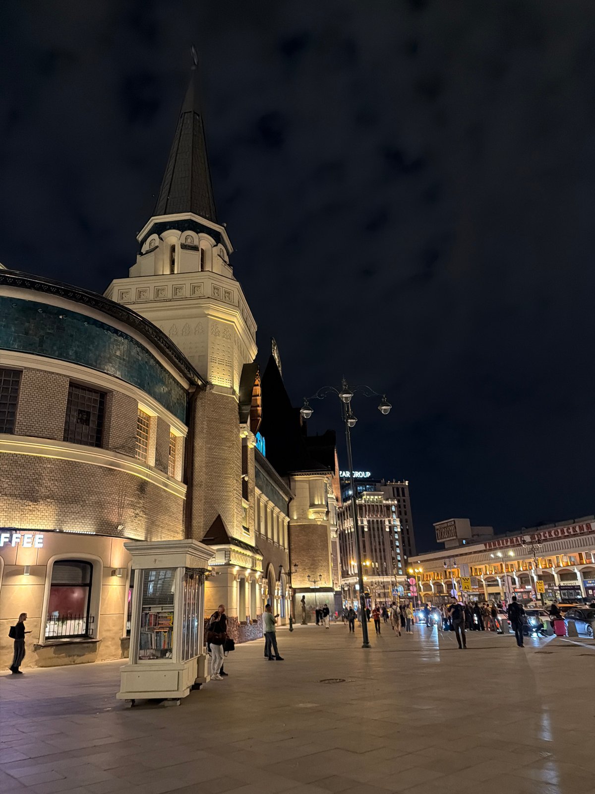Evening documentation of Moscow landmarks and street scenes