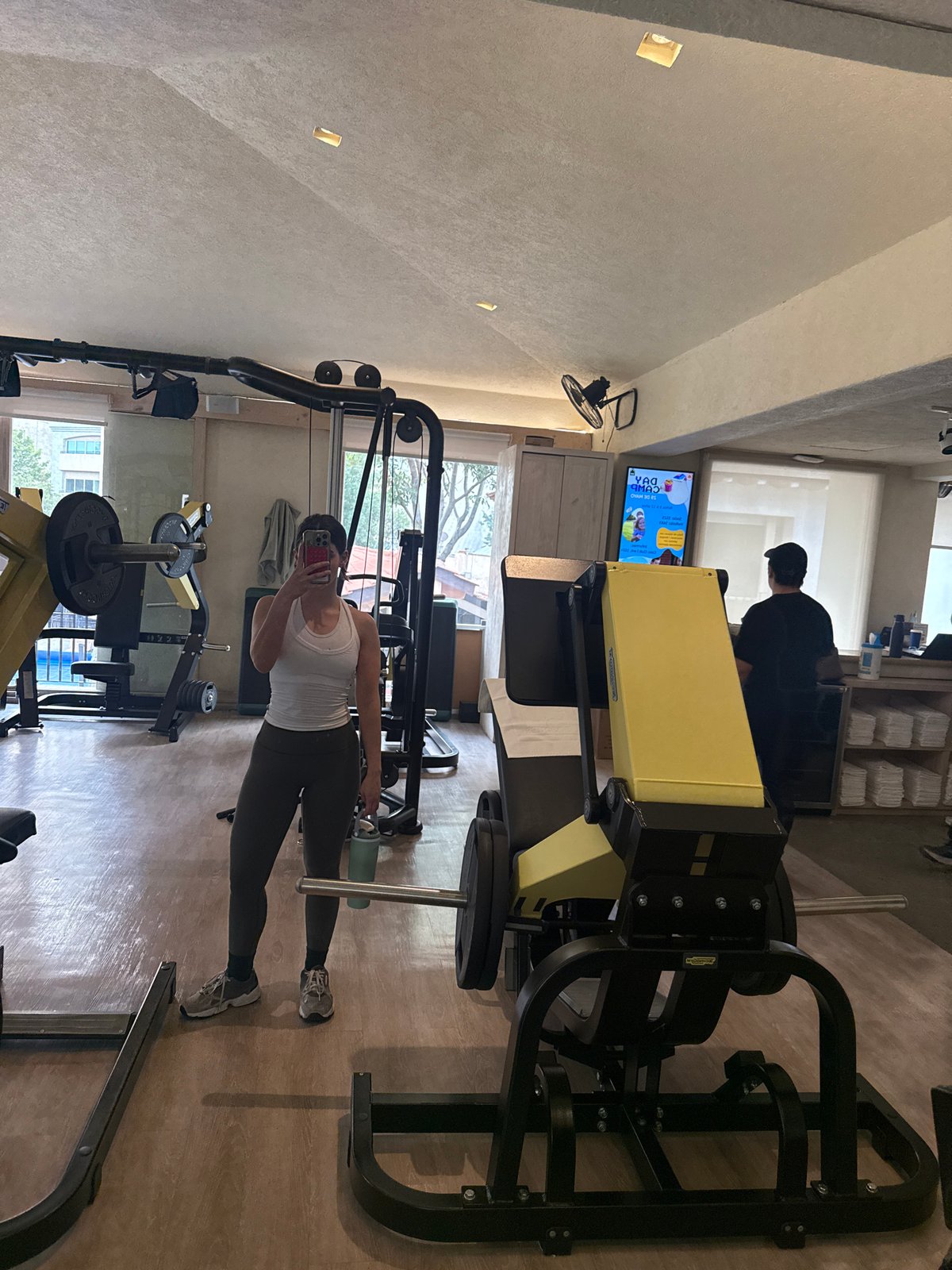 Gym workout and meal documented in Huixquilucan, Mexico