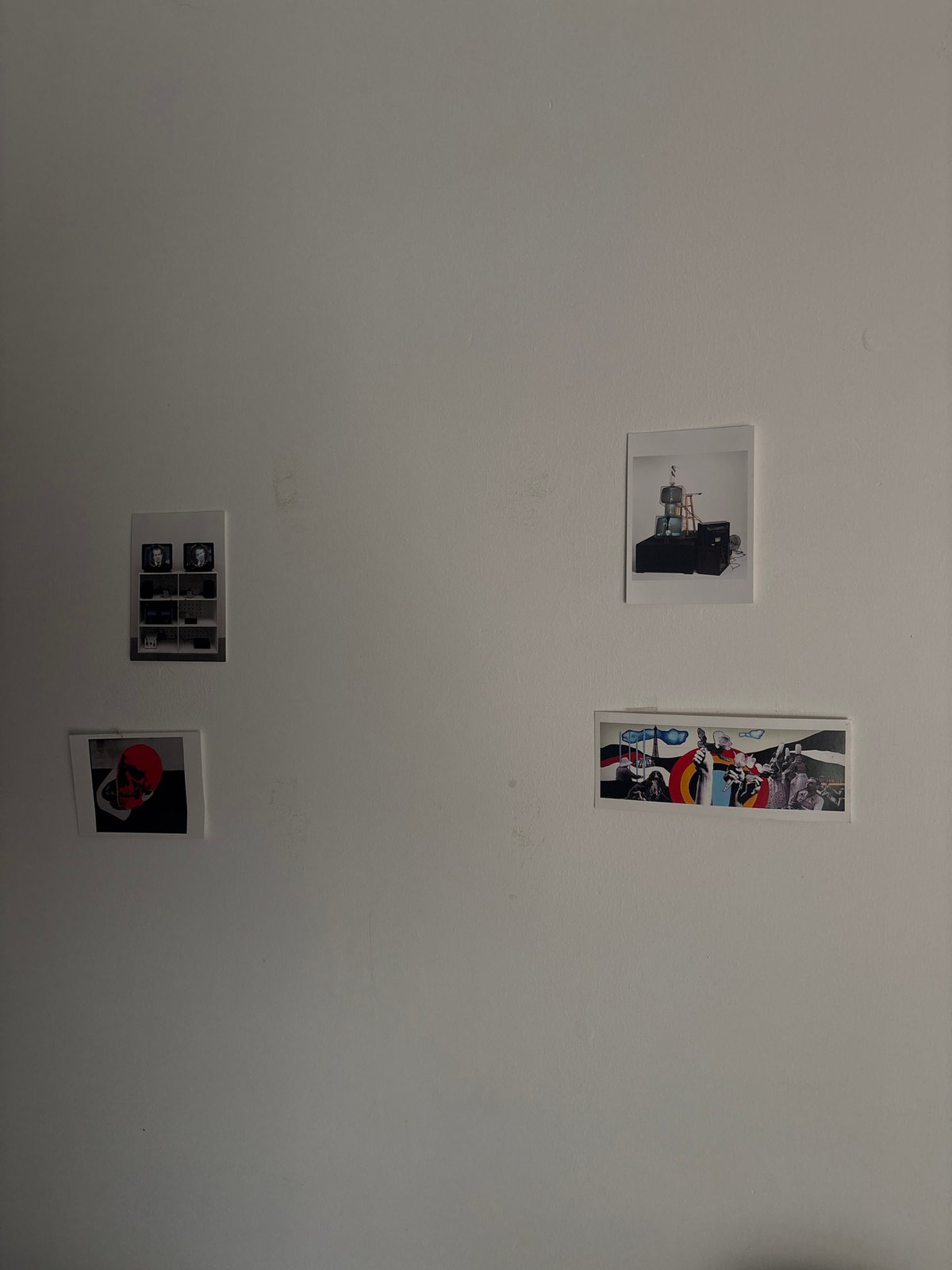 Art display and mirror selfie documented in Mexican town