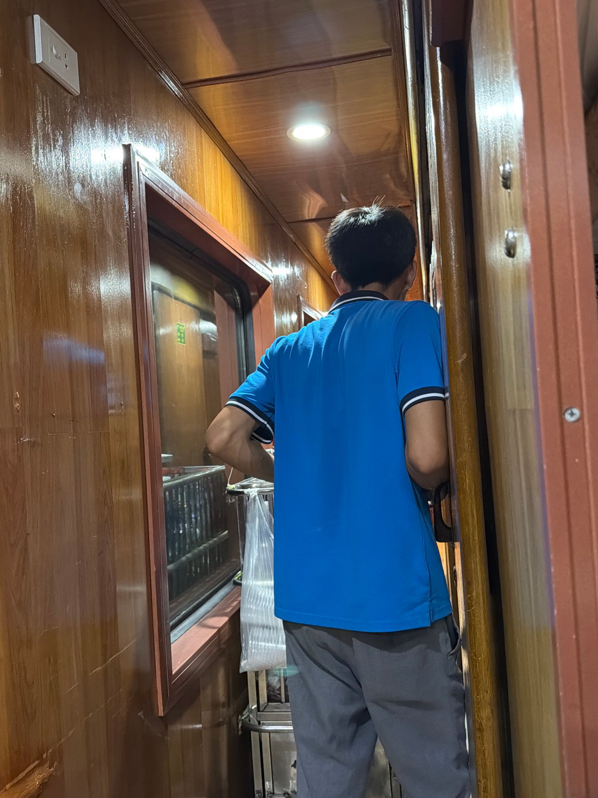 On board a train in Đà Nẵng, morning departure