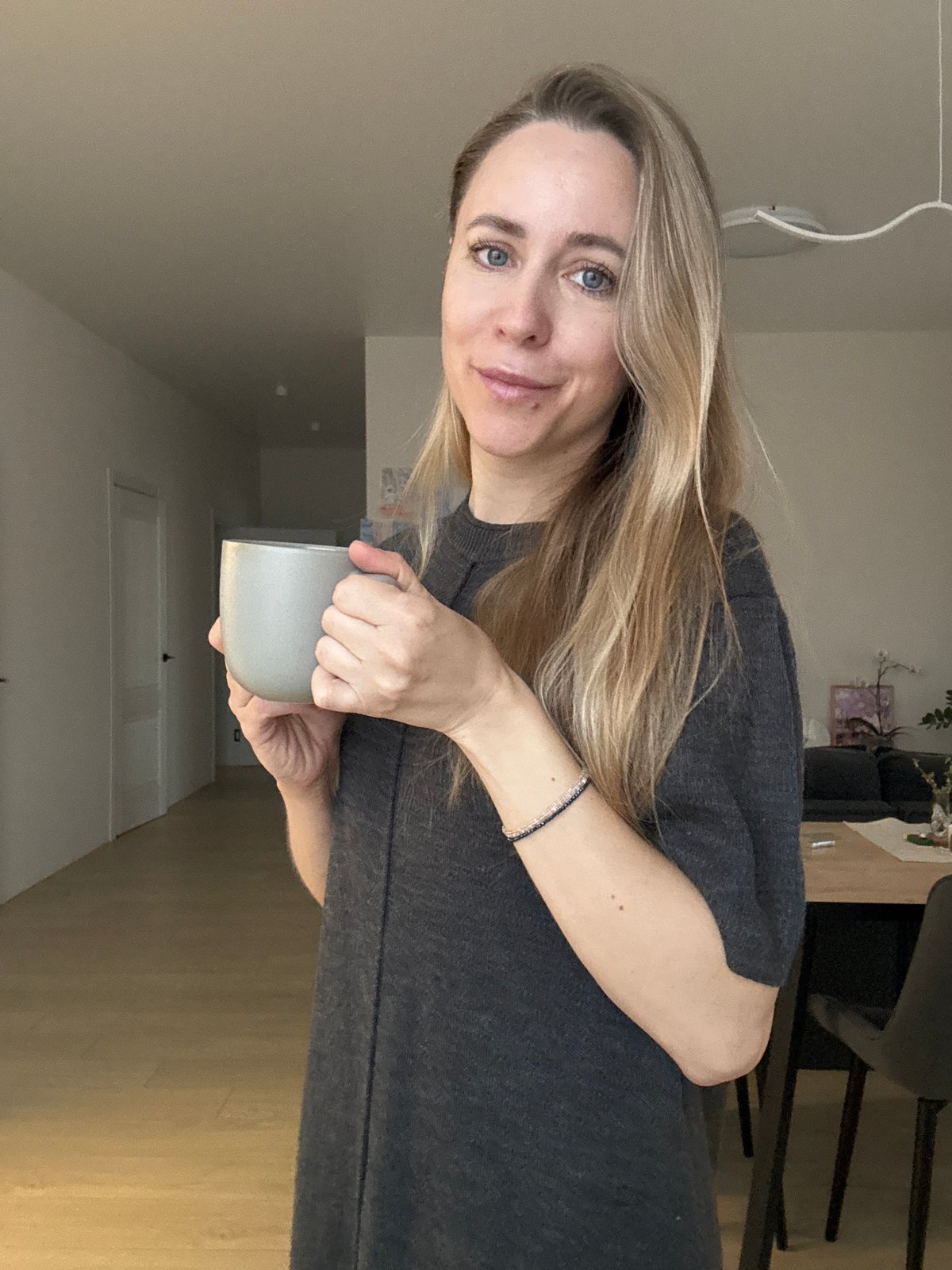 Woman documents morning moments through selfies in Chaikovsky home
