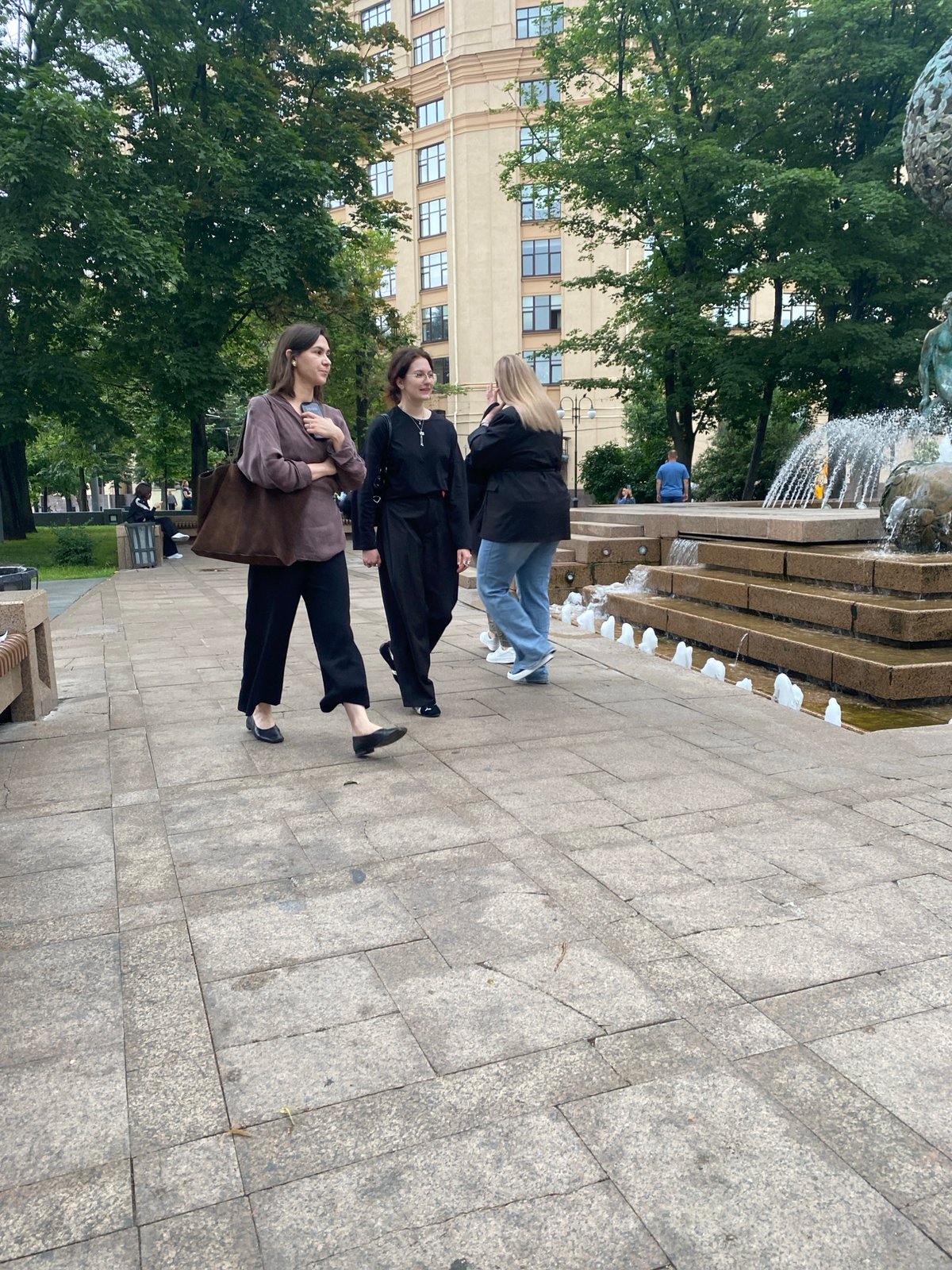 Afternoon foot traffic around Moscow's ornate public fountains
