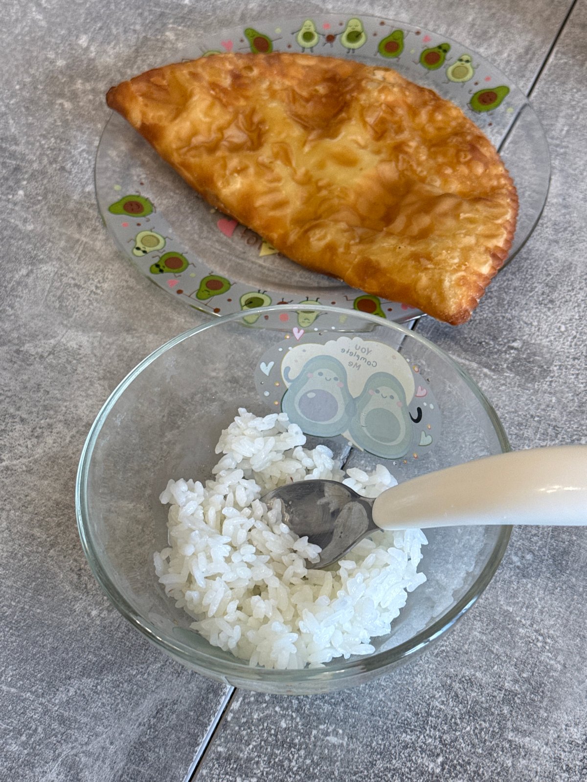 Morning meal and home details in a Lyubertsy apartment