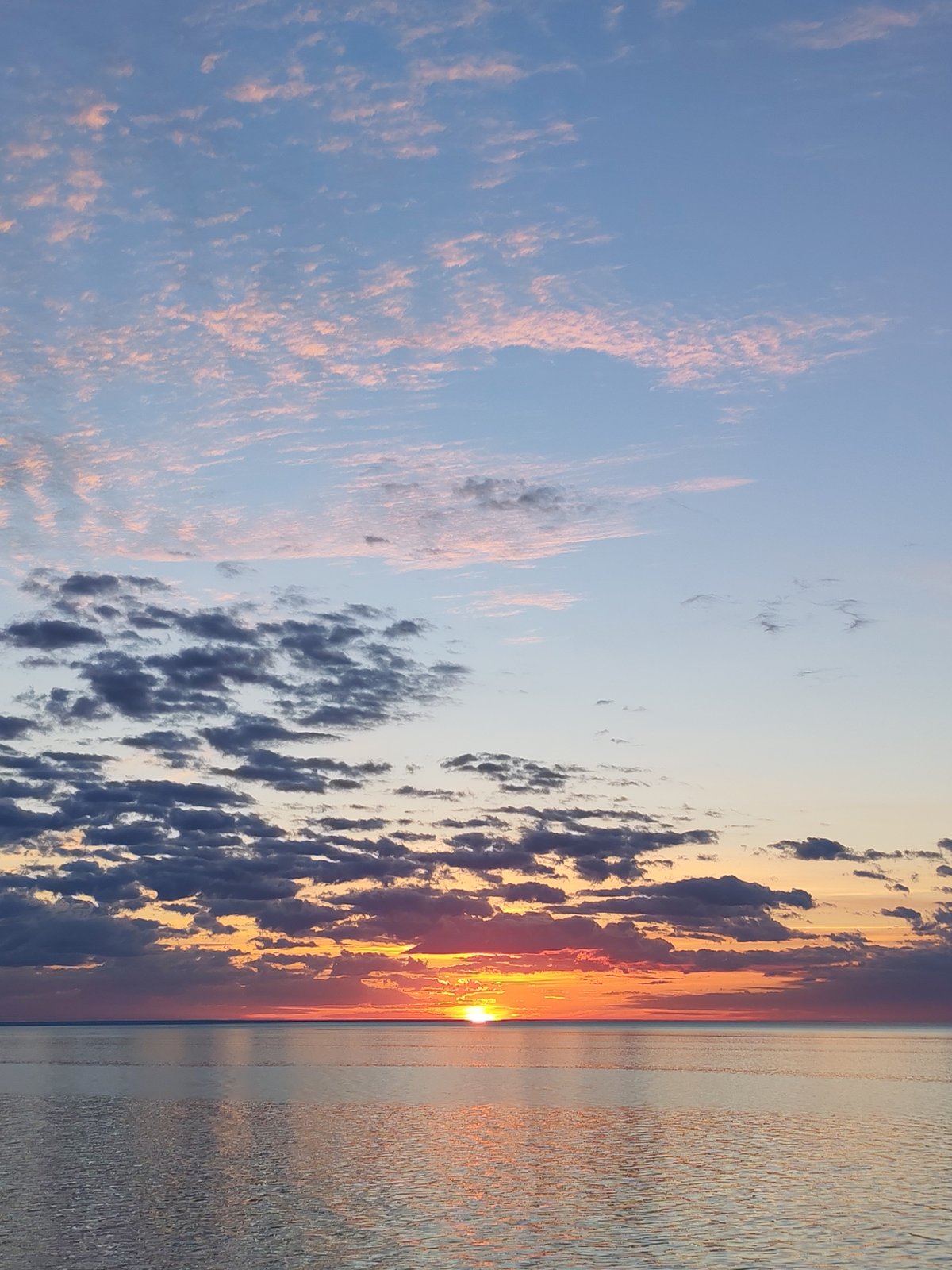 Sunset photography session captured near Bol'shie Mkhi, Russia