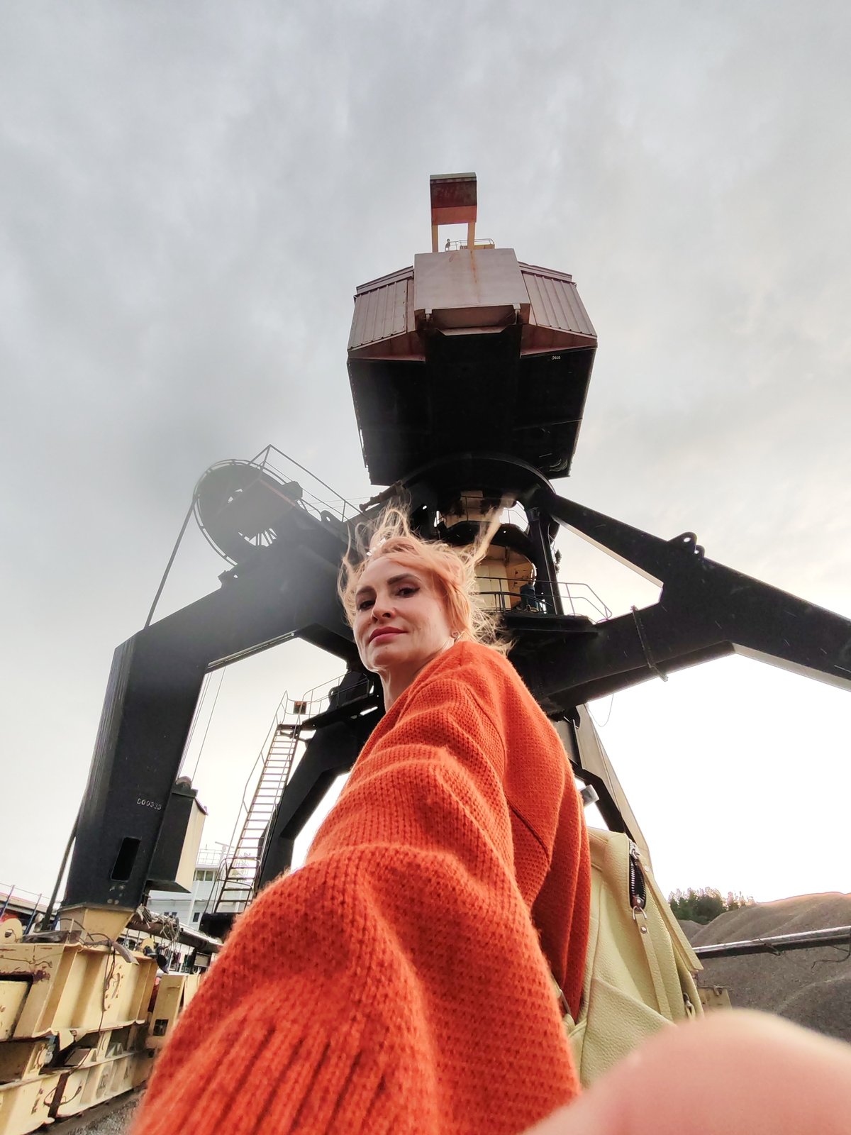 Port visit to Shal'skii: cargo ship, gravel cranes, and dockside scenes