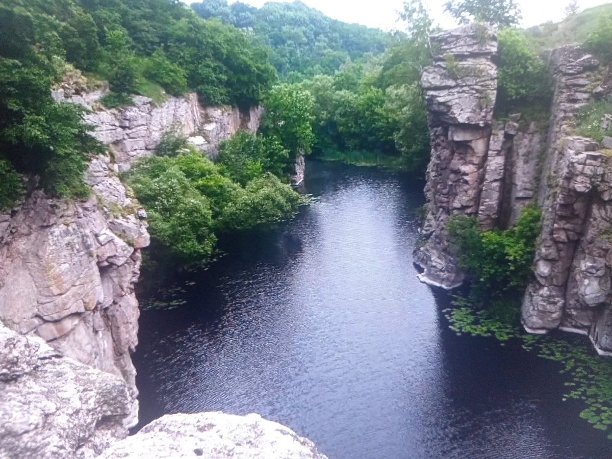 Waterfalls, palaces, and landmarks across a wide-ranging day