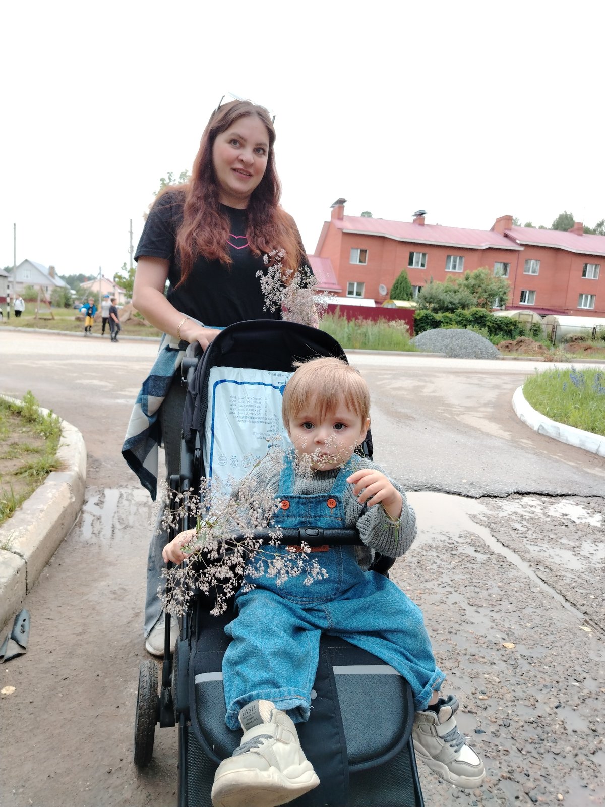 Quiet afternoon in Noviy: selfies, a stroll, and small details