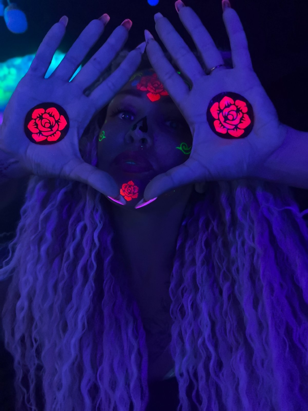Portrait session with UV face paint captured in Noviy