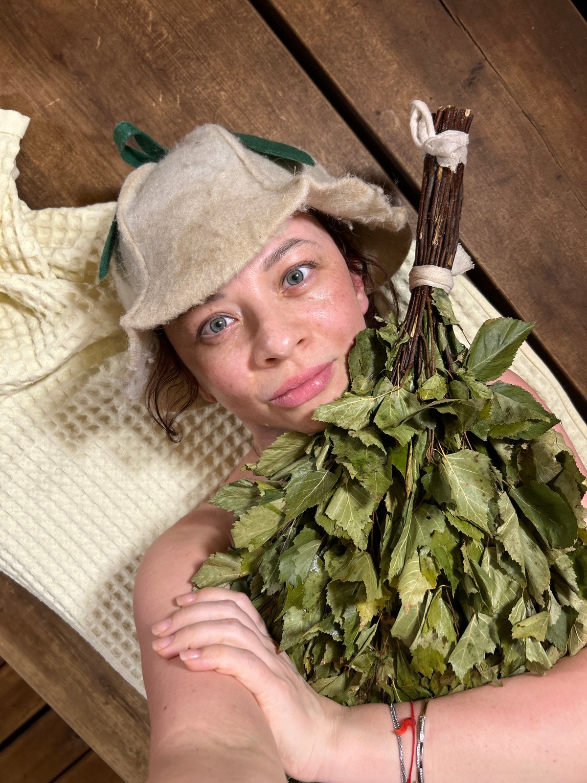 Traditional Russian sauna session documented in Ольховка