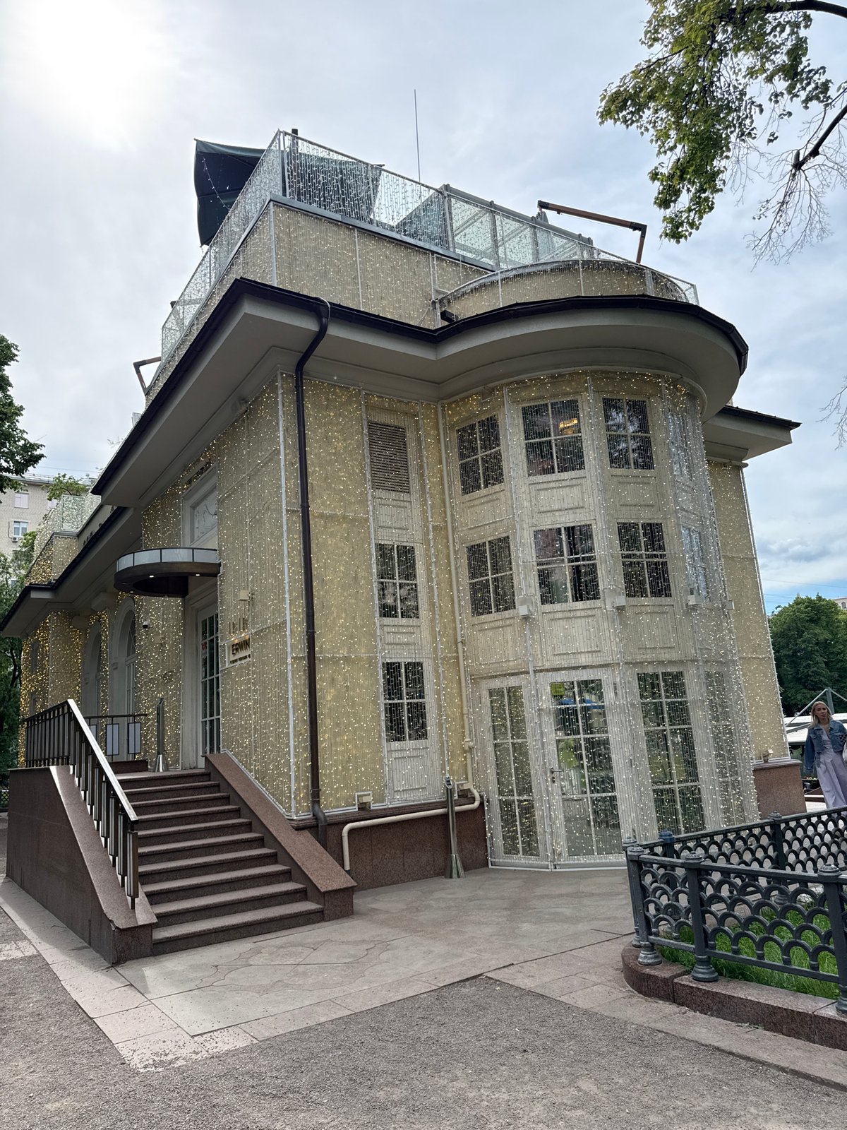 Moscow resident documents midday city walk through decorated districts