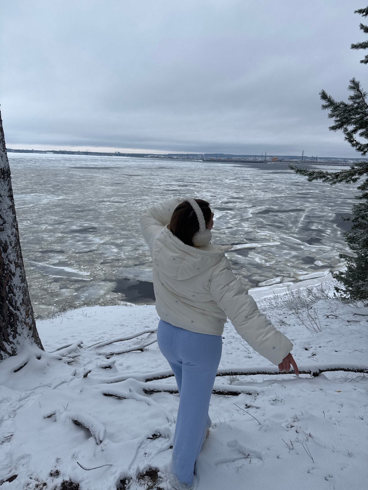 Spring snow outing recorded in Russian forest towns