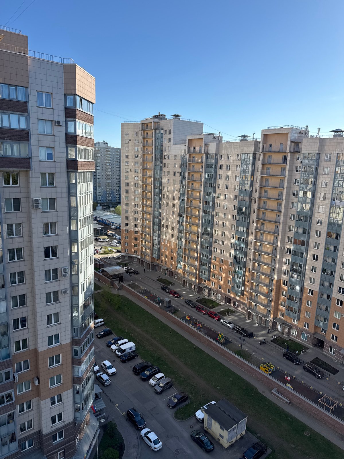 Morning glimpses of Russian city life captured by witness