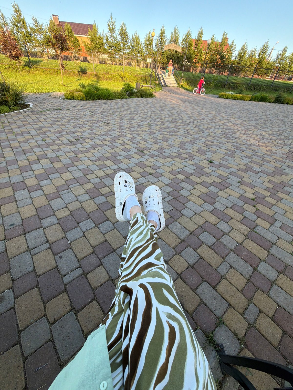 Summer afternoon stroll through a quiet Шмидтово neighborhood