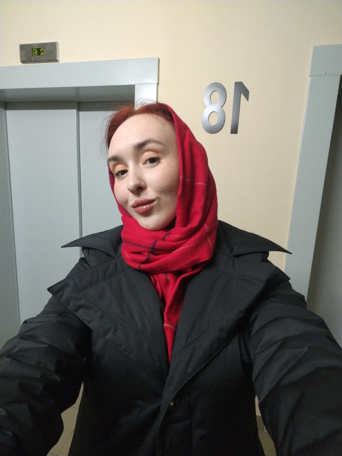 Woman in red headscarf spotted in Izhevsk elevator
