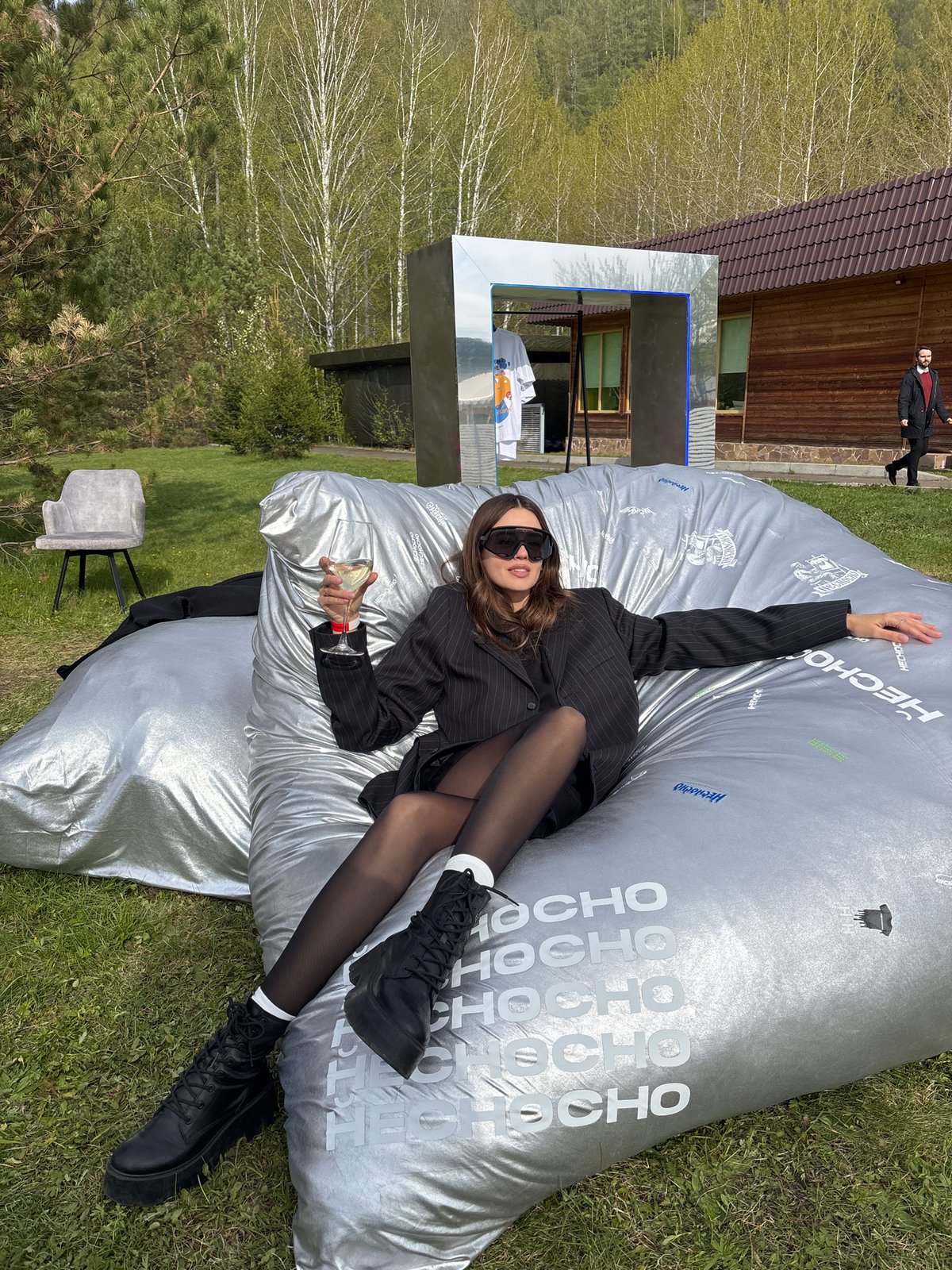 Outdoor fabric display event draws crowds in Krasnoyarsk